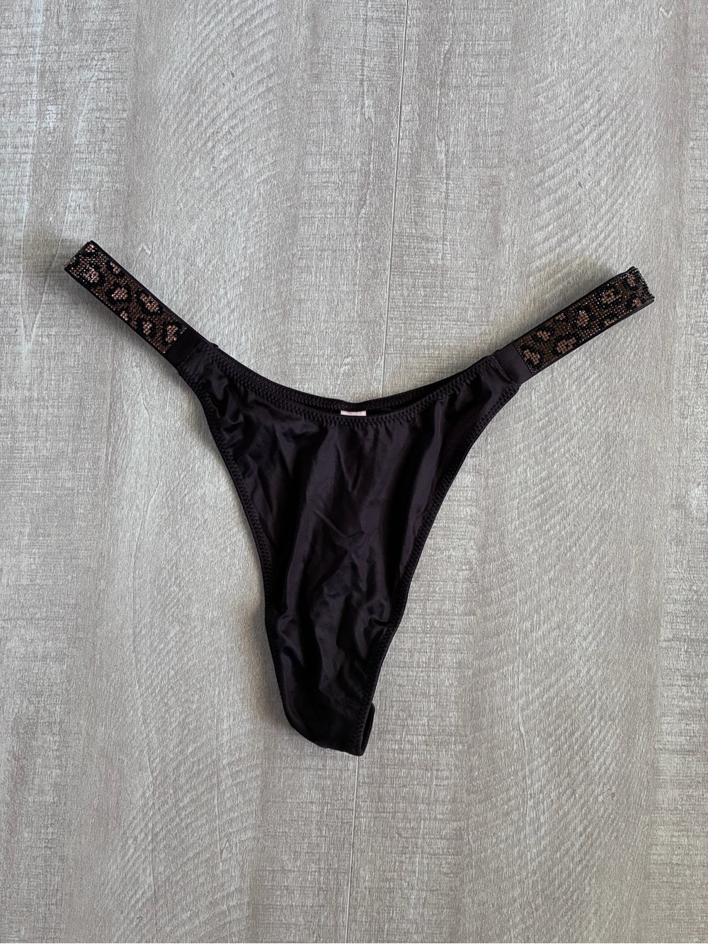 Victoria’s Secret Shine Strap Thong Panty Medium